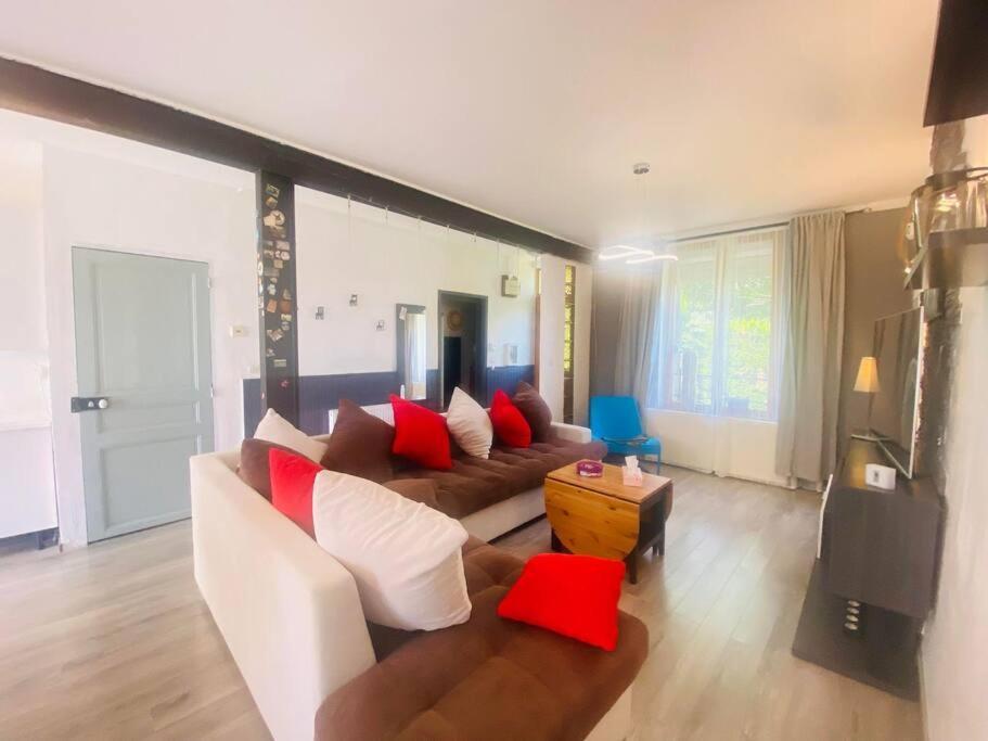 Cocon Familial Apartment Laon Bagian luar foto